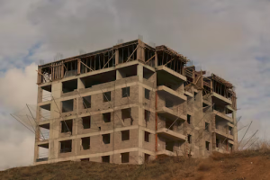 penyebab proyek bangunan mangkrak